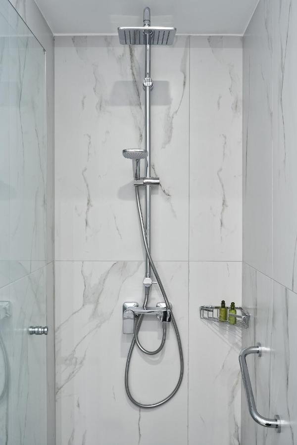 Marvelous N Bright Apt Next To Megaro Mousikis Athen Exterior foto